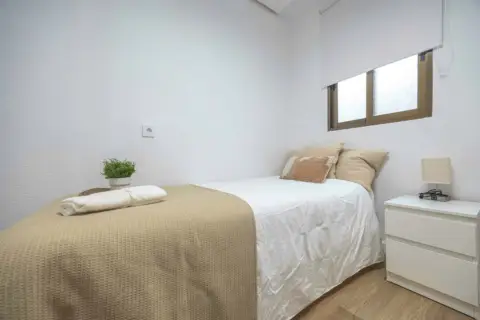 Habitación en calle de Dolores Alcayde