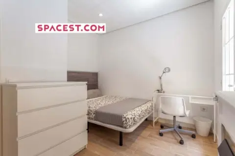 Habitación en calle de La Floresta, 13