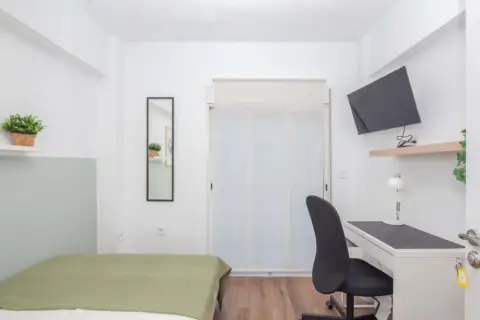 Habitación en calle de Finestrat, 33