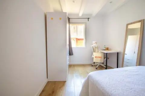 Habitación en Carrer del Poeta Cabanyes