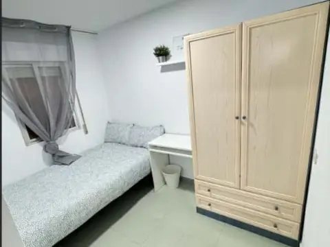 Habitación en calle Pensamiento, 3