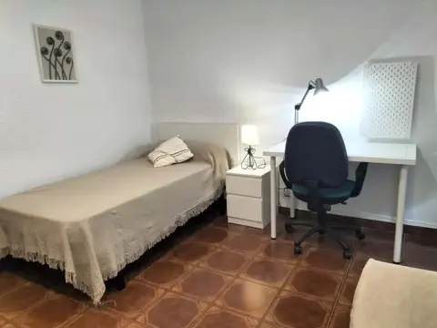 Habitación en calle Carrer Dels Sants Just I Pastor, nº 68