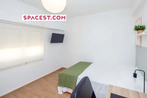 Habitación en calle Carrer de La Pianista Empar Iturbi, nº 23