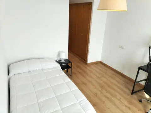 Habitación en calle Carrer del Riu Jalón, nº 2