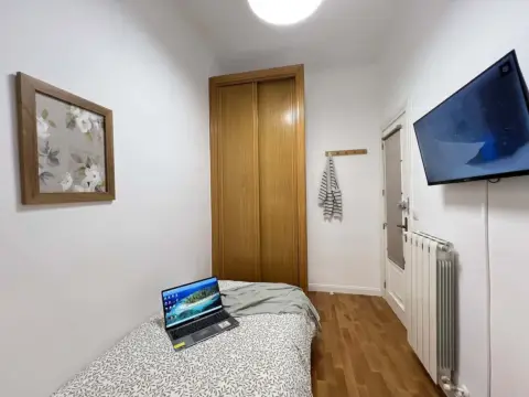 Habitación en calle de la Abada, 5