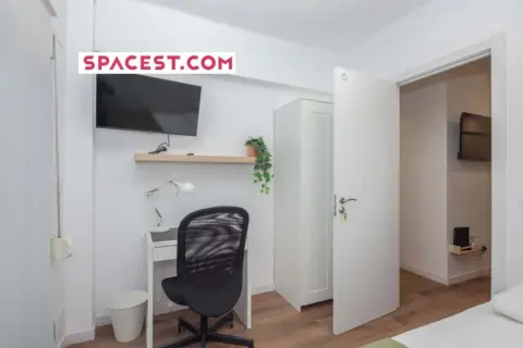 Habitación en calle de Finestrat, 33