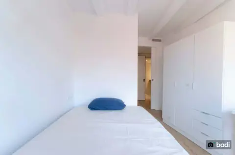Habitación en Carrer del Poeta Cabanyes