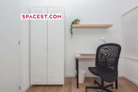 Habitación en calle de Finestrat, 33