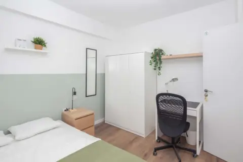Habitación en calle de Finestrat, 33