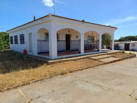 Casa rústica en calle calle en los Carrasquitos