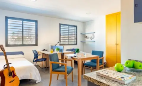 Habitación en Pineda-Pedro Salvador