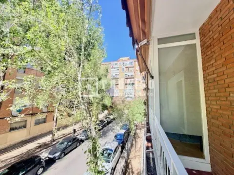 Piso en Madrid, Zona de - Tetuán, Distrito - Almenara