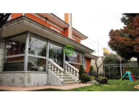 Chalet en calle del Río Camba