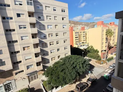 Piso en calle Santiago Beyro, 24