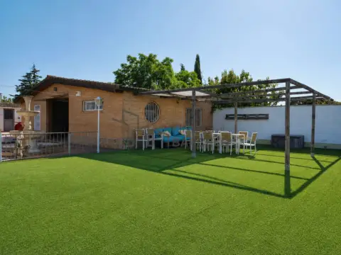 Chalet en San Mateo de Gallego