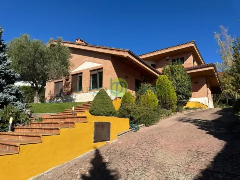 Chalet en calle de los Acebos