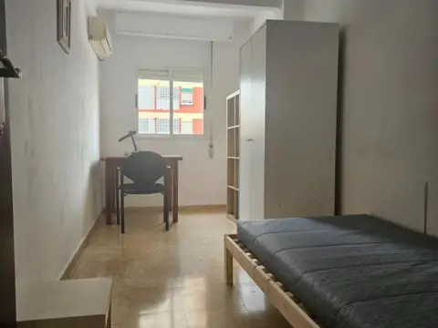 Habitación en Ciutat Fallera