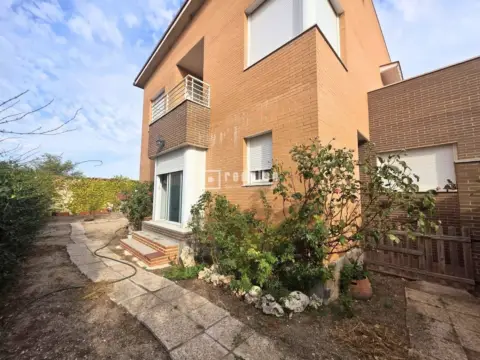Chalet en Camarena