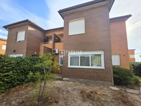Chalet en Camarena