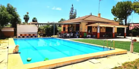 Casa rústica en Urbanización Casablanca