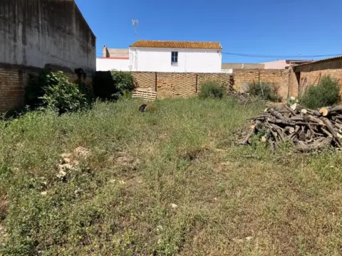 Terreno en calle de la Virgen de España