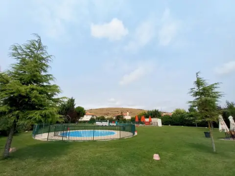 Chalet adosado en calle calle Santillan