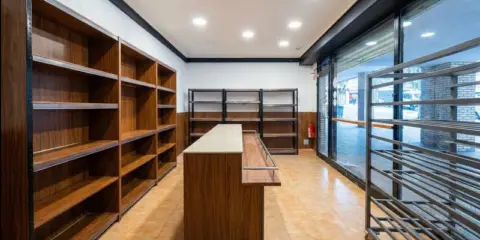 Local comercial en calle de la Virgen del Carmen