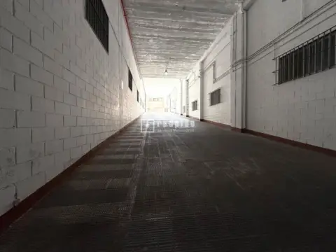 Nave industrial en calle de Luis I
