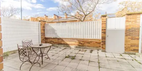 Chalet adosado en calle Ibón de Ordiceto