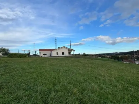Terreno en calle Camino los Caleyos