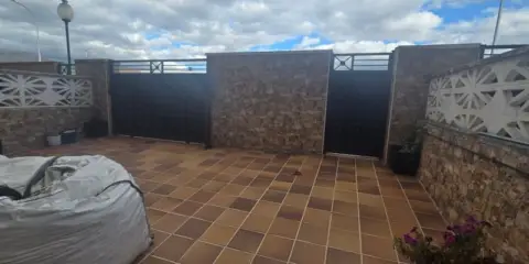 Chalet adosado en calle de los Robles