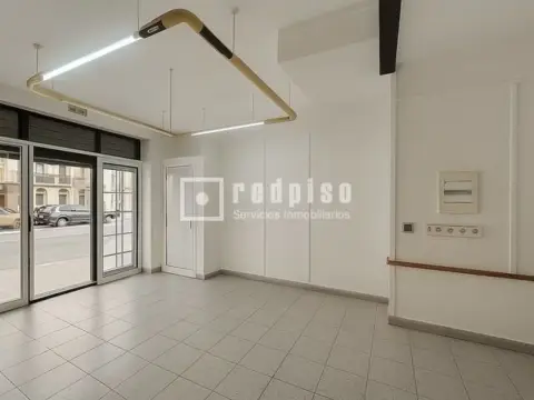 Local comercial en calle de Arango