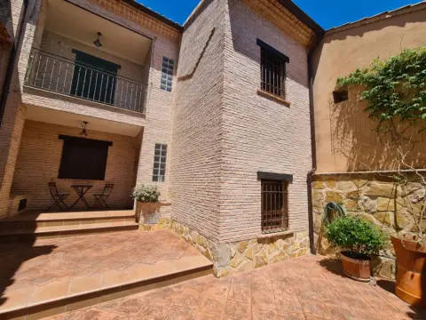 Casa rústica en calle Roma