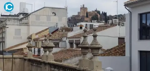 Edificio en calle Reyes Católicos