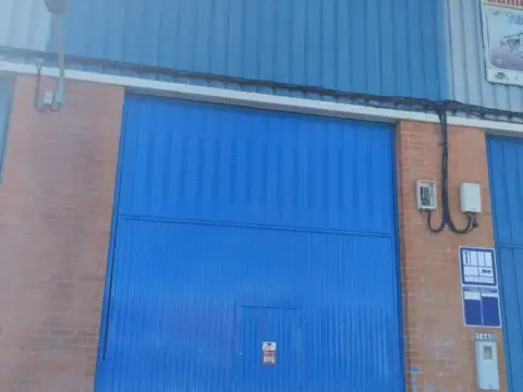 Nave industrial en Nuevo Parque-Los Rosales-Tráfico Pesado