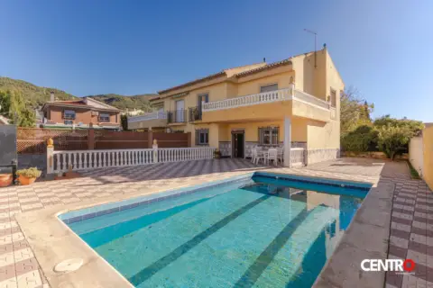 Chalet en calle Puntal