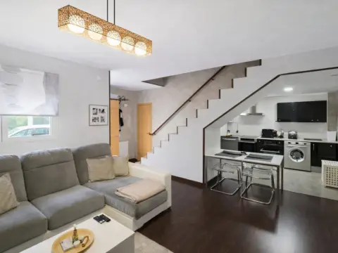 Casa adosada en Los Milagros-La Corchera