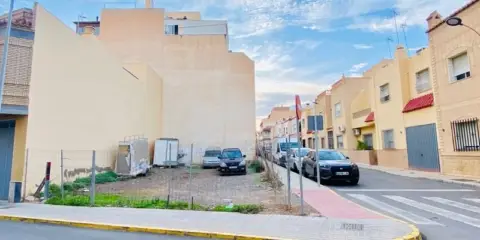 Terreno en calle del Río Nalón