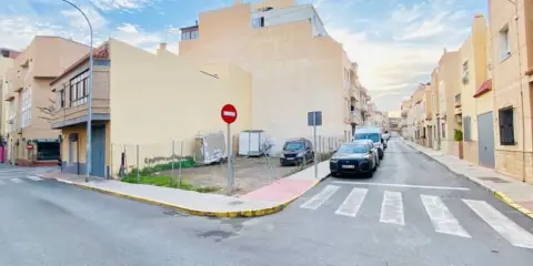 Terreno en calle del Río Nalón