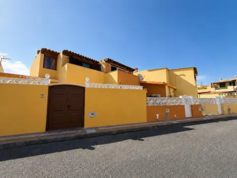 Chalet adosado en calle Taburiente