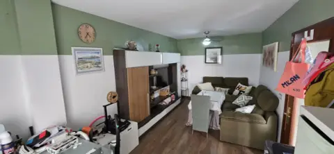 Chalet adosado en calle Girasol