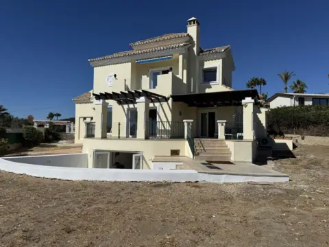 Casa en Altos de Estepona