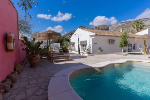Casa rústica en Valle de Abdalajís