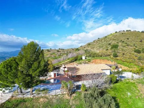 Casa en Sedella