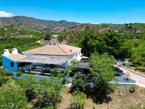 Casa rústica en Vélez-Málaga
