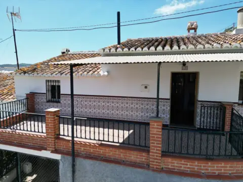 Casa adosada en Canillas de Aceituno