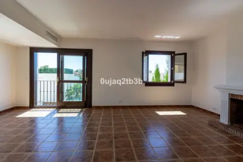 Casa adosada en El Paraíso-Atalaya-Benamara