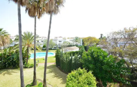 Apartamento en Altos de Estepona