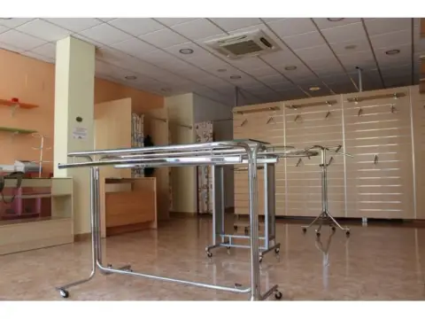 Local comercial en Avenida del Pintor Pedro Cano
