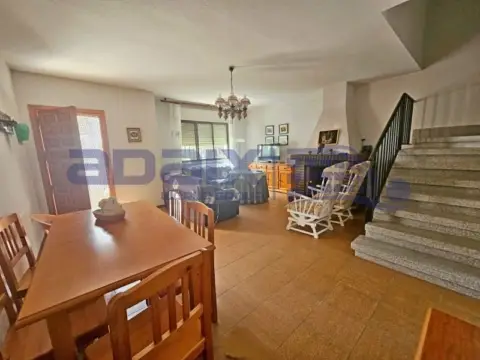 Casa adosada en calle calle